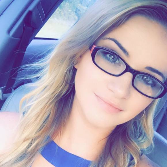 Meet your Posher, Carrie - Picture 1 of 1